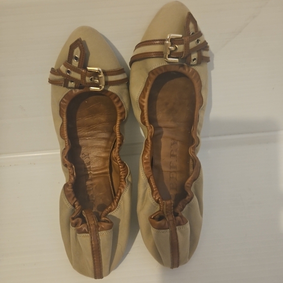BURBERRY Thompson Canvas & Leather Ballet Flats Beige Brown Gold Buckle  40/9 US - Picture 13 of 16